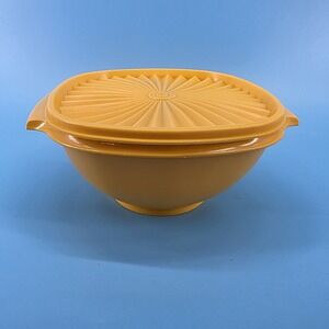 Vintage Tupperware Servalier 8"  Bowl with Lid – Harvest Gold – Model 838‑8